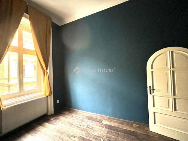 Eladó téglalakás, Budapesten, VI. kerületben, Eötvös utcában