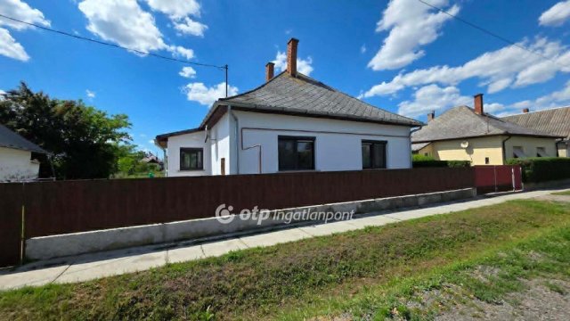 Eladó családi ház, Nádudvaron 35 M Ft, 2 szobás