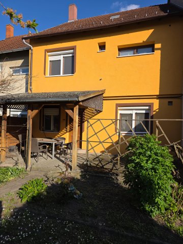 Eladó téglalakás, Pápán 68.9 M Ft, 3+1 szobás