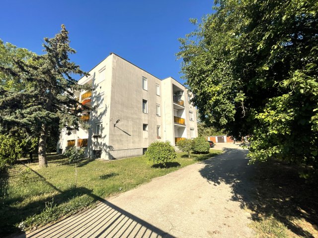 Eladó téglalakás, Balatonalmádiban 57.6 M Ft, 1+1 szobás