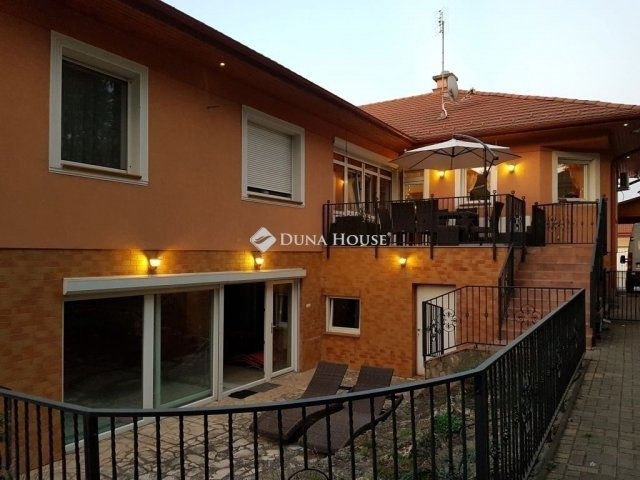 Eladó családi ház, Kecskeméten 245 M Ft, 5 szobás