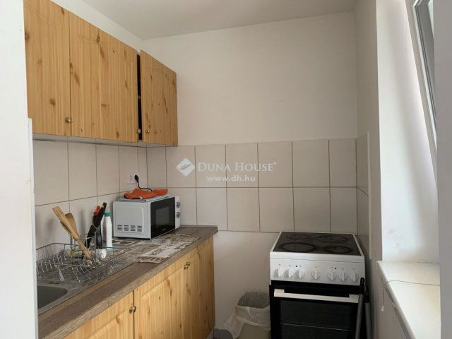 Eladó családi ház, Vecsésen 299.9 M Ft, 1 szobás