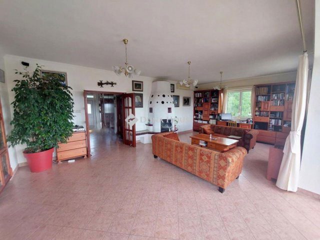 Eladó családi ház, Szentendrén 238 M Ft, 6 szobás