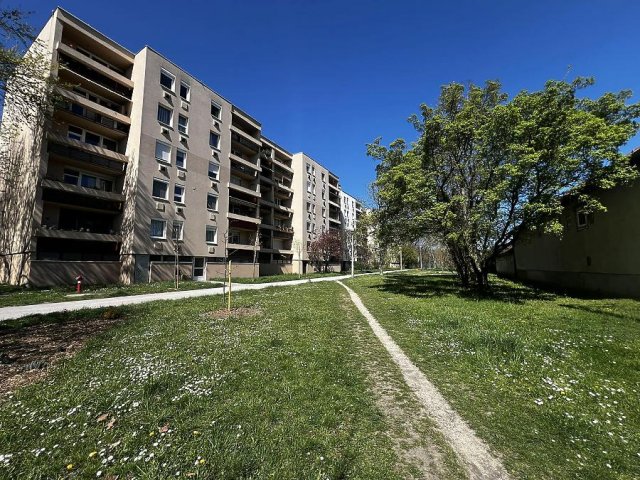 Eladó panellakás, Gödöllőn 64.9 M Ft, 3 szobás