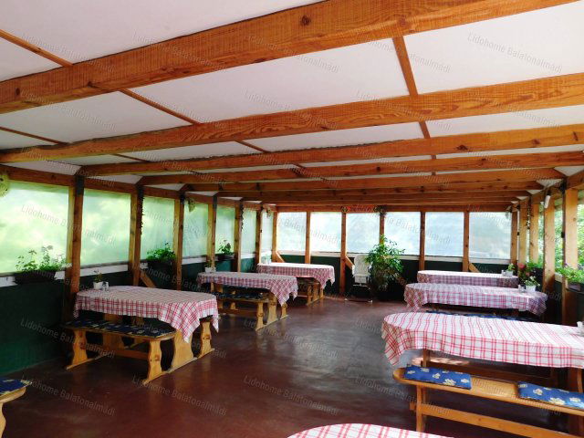 Eladó üzlethelyiség, Balatonalmádiban 165 M Ft, 27+3 szobás