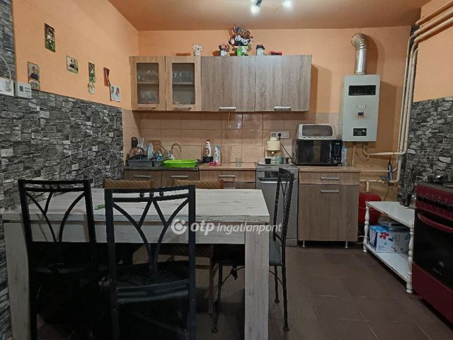Eladó családi ház, Zsákán 8 M Ft, 2 szobás