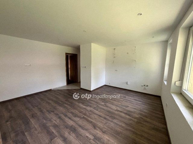 Eladó téglalakás, Mosonmagyaróváron 57.99 M Ft, 3 szobás