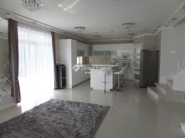 Eladó családi ház, Ürömön 279 M Ft, 5 szobás