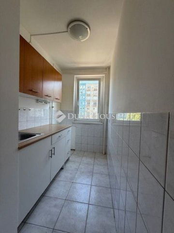 Eladó téglalakás, Budapesten, III. kerületben, Szilke utcában