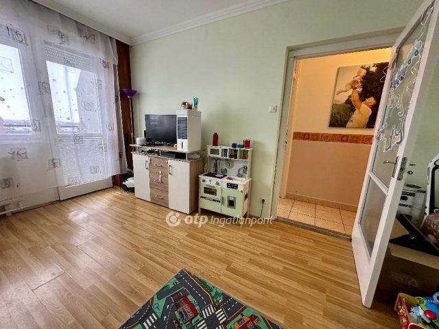 Eladó panellakás, Debrecenben 58.7 M Ft, 2 szobás