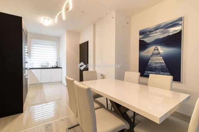 Eladó téglalakás, Vecsésen 113.9 M Ft, 5 szobás