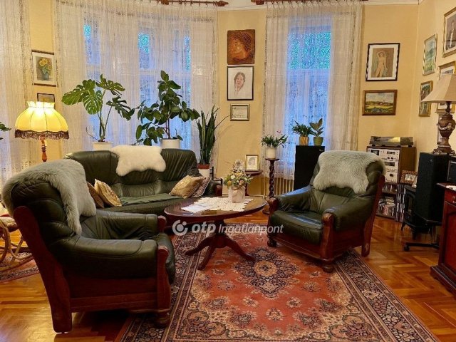 Eladó családi ház, Veszprémben 179 M Ft, 5 szobás