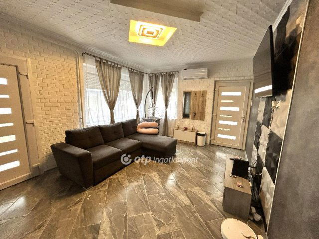 Eladó családi ház, Pincehelyen 45 M Ft, 2+1 szobás