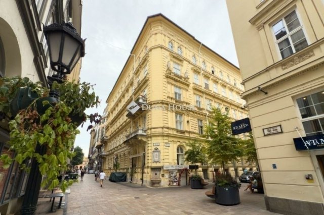 Eladó téglalakás, Budapesten, V. kerületben 259.9 M Ft, 3 szobás