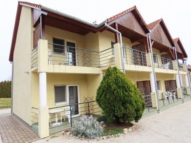 Eladó családi ház, Zalakaroson 139 M Ft, 18+2 szobás