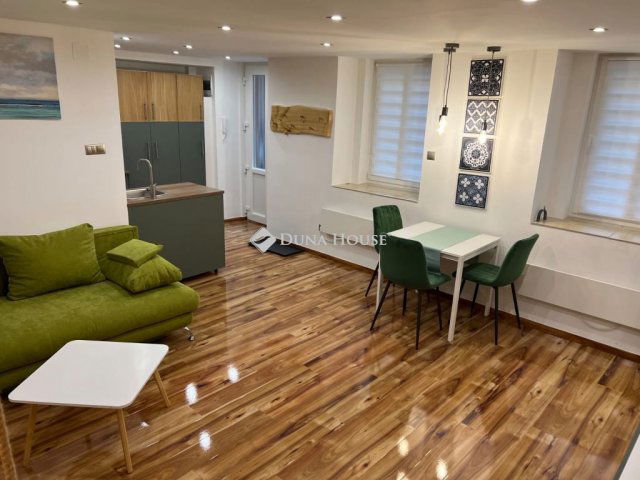 Eladó téglalakás, Budapesten, VI. kerületben, Szív utcában