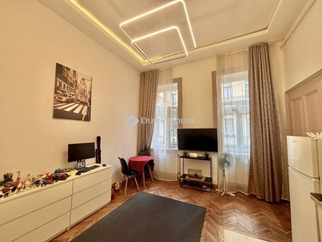 Eladó téglalakás, Budapesten, VII. kerületben 67.5 M Ft