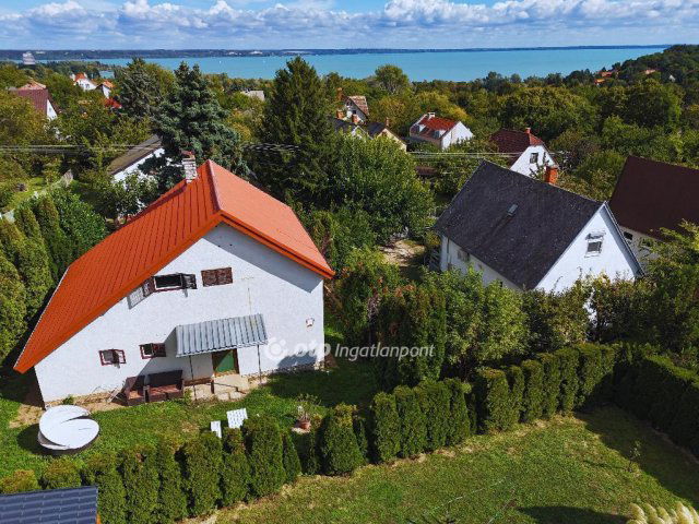 Eladó családi ház, Balatonalmádiban 99.9 M Ft, 4+1 szobás