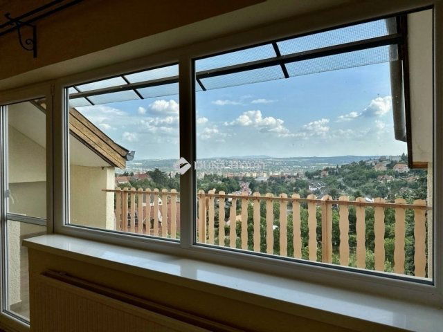 Eladó ikerház, Pécsett 99 M Ft, 4 szobás / költözzbe.hu