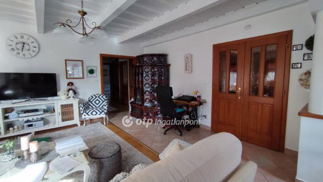 Eladó családi ház, Balatonberényben 159.99 M Ft, 6 szobás