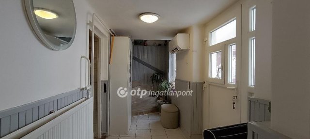 Eladó családi ház, Ajkán 74 M Ft, 4 szobás