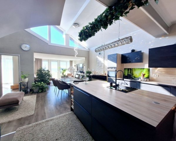 Eladó családi ház, Szadán 265 M Ft, 6 szobás