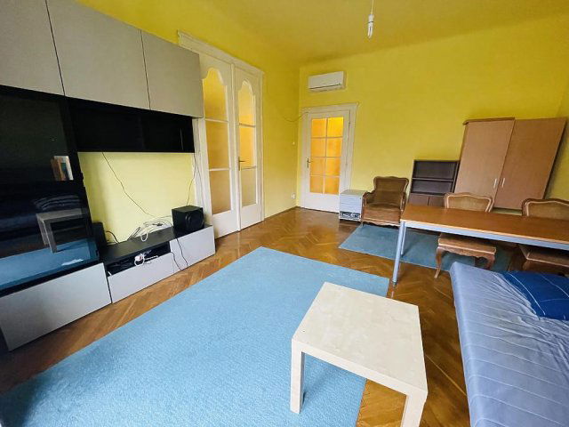 Eladó téglalakás, Budapesten, VIII. kerületben, Gutenberg téren