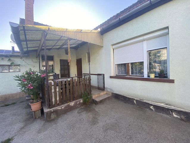 Eladó családi ház, Tatabányán 42.8 M Ft, 2 szobás