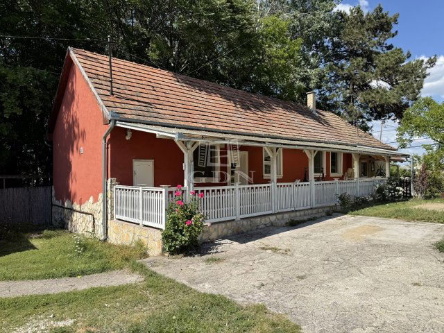 Kiadó családi ház, albérlet, Szigethalmon 300 E Ft / hó