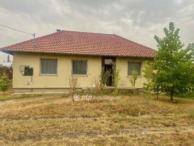 Eladó családi ház, Jászberényben 79.9 M Ft, 2 szobás