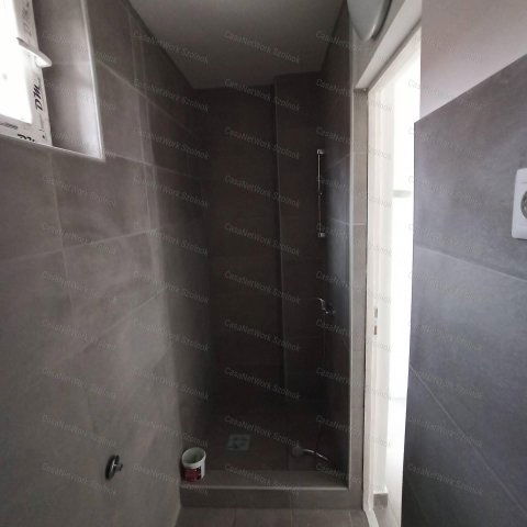 Eladó családi ház, Újszászon 18 M Ft, 1 szobás