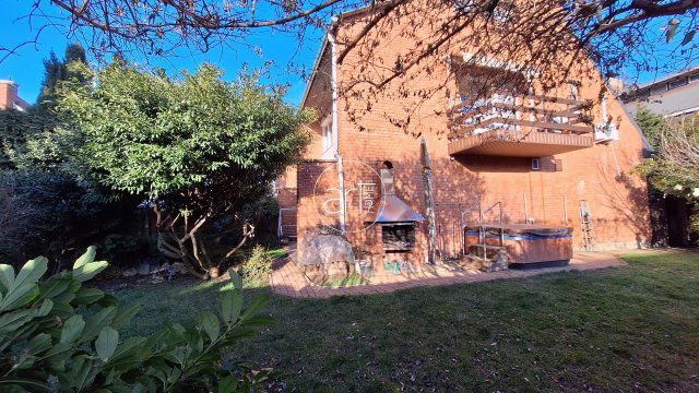 Eladó téglalakás, Szegeden 100 M Ft, 5 szobás