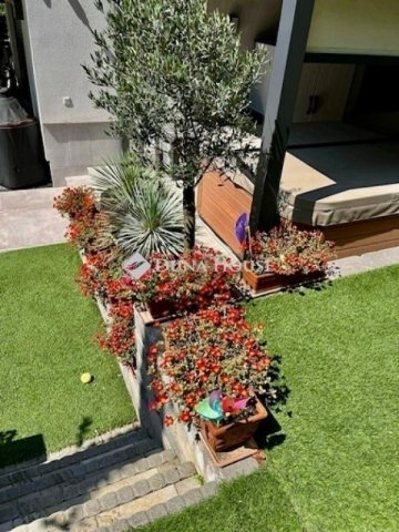 Eladó téglalakás, Pécsett 149 M Ft, 3 szobás