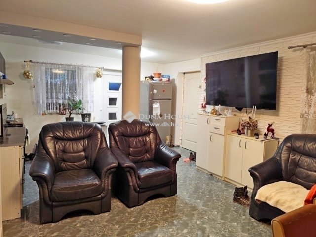 Eladó sorház, Dunakeszin 74.9 M Ft, 4 szobás