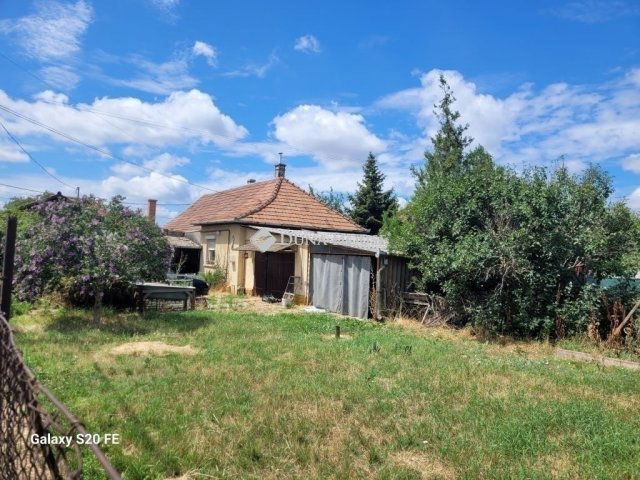 Eladó családi ház, Vecsésen 57.9 M Ft, 2 szobás