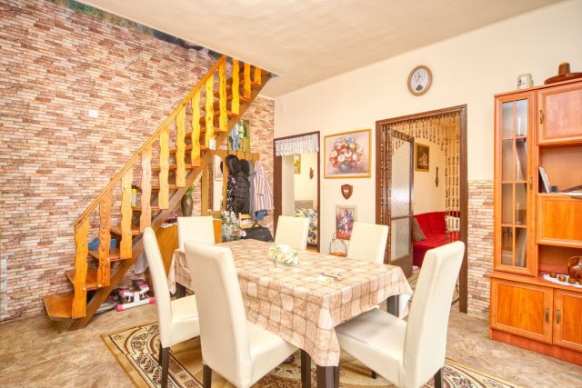 Eladó családi ház, Gyomaendrődön 39.9 M Ft, 7+2 szobás