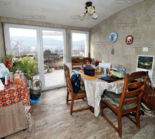 Eladó családi ház, Budapesten, III. kerületben 130 M Ft