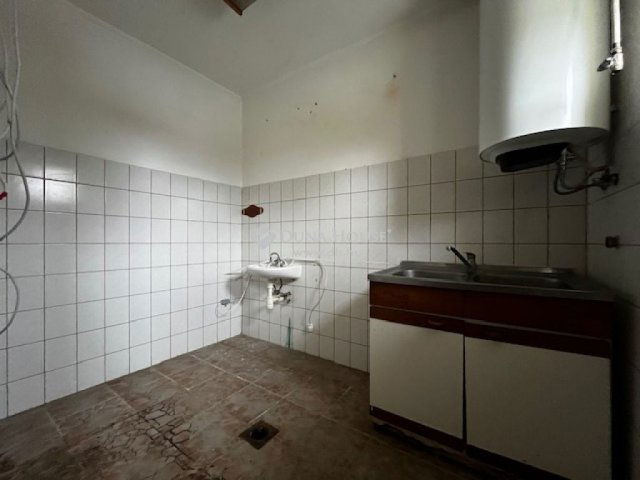 Eladó üzlethelyiség, Szentlászlón 75 M Ft