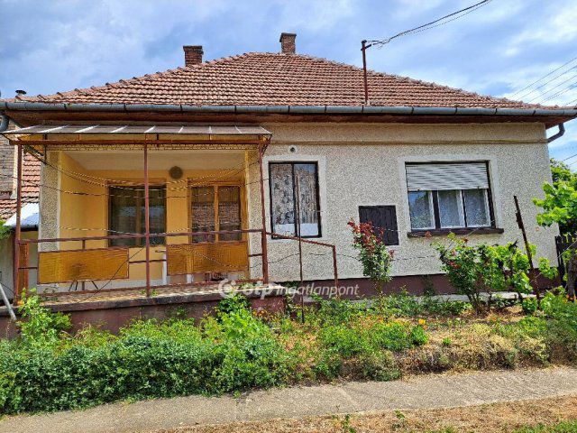 Eladó családi ház, Csabaszabadiban 12 M Ft, 2 szobás