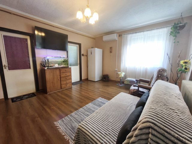 Eladó családi ház, Dunaföldváron 69.9 M Ft, 6 szobás