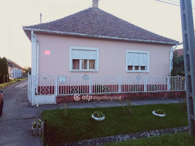 Eladó családi ház, Csegöldön 27.8 M Ft, 2+2 szobás