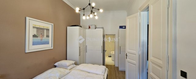 Eladó téglalakás, Budapesten, VI. kerületben, Szófia utcában