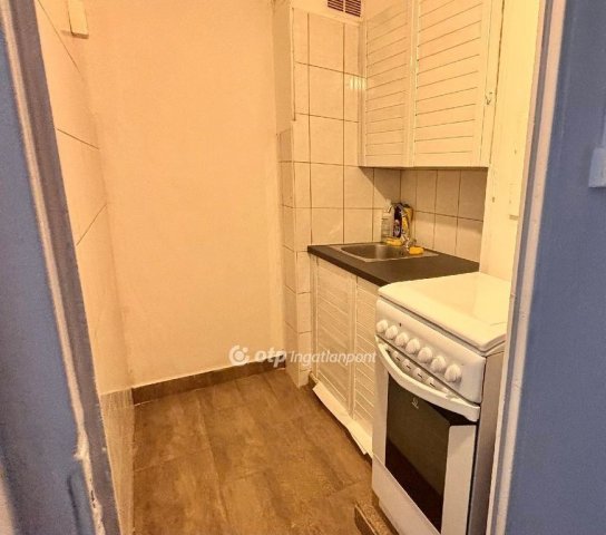 Eladó panellakás, Dunaújvárosban 33.5 M Ft, 1+1 szobás