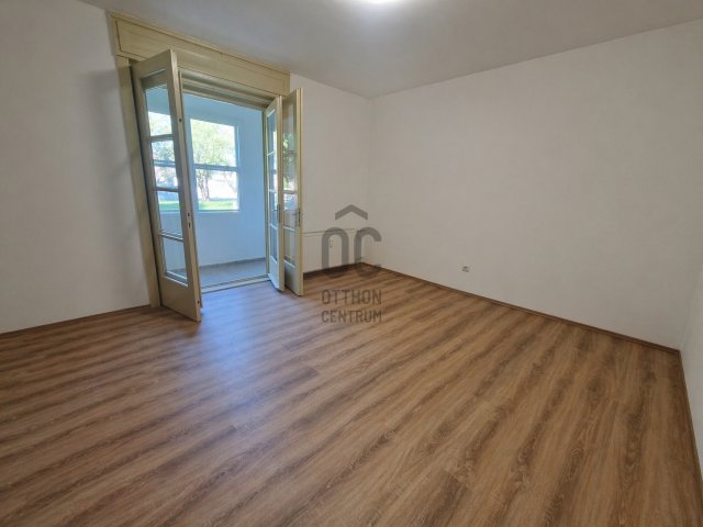Eladó téglalakás, Almásfüzitőn 14.99 M Ft, 1 szobás