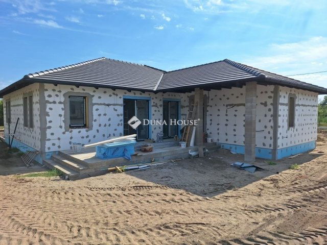 Eladó ikerház, Dunavarsányban 94.8 M Ft, 4 szobás