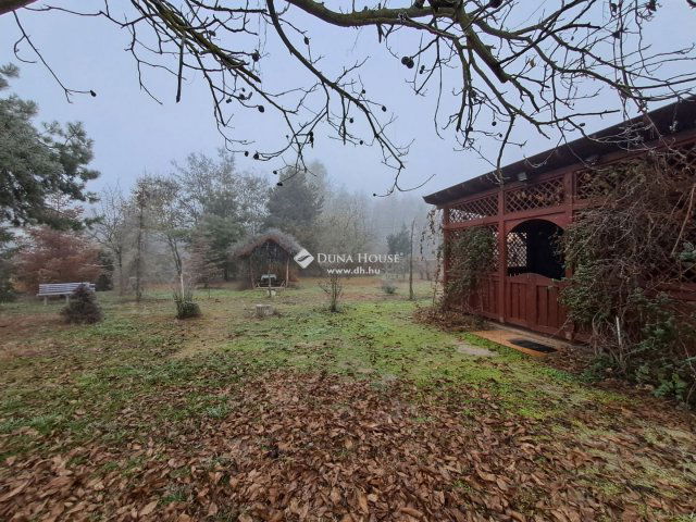 Eladó nyaraló, Csemőn 7.9 M Ft, 1 szobás / költözzbe.hu