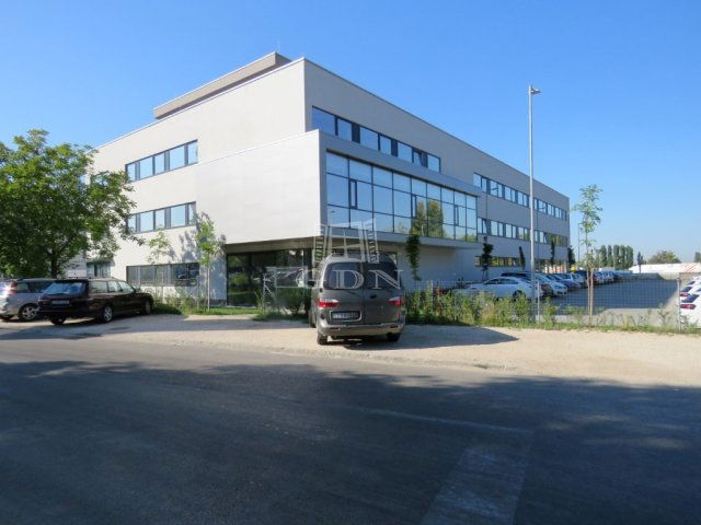 Kiadó iroda, Székesfehérvárott 33 E Ft / hó