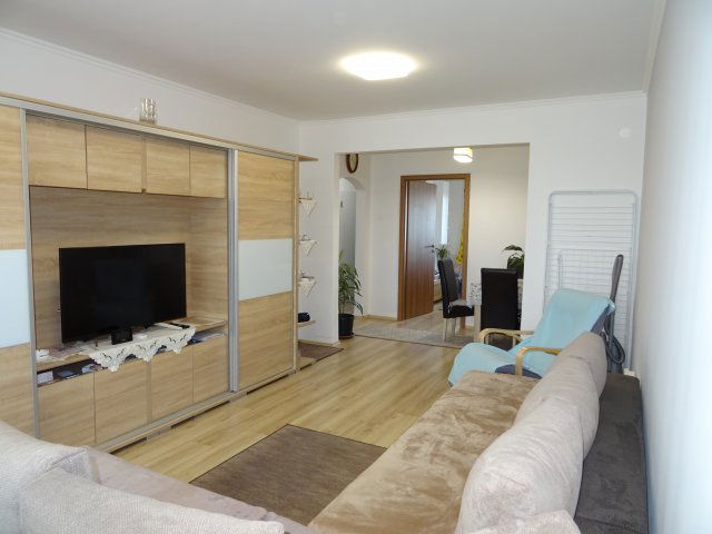 Eladó panellakás, Celldömölkön 32.9 M Ft, 2+1 szobás