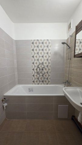 Eladó panellakás, Debrecenben 59.5 M Ft, 3 szobás