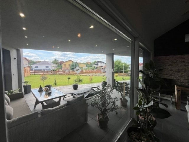 Eladó családi ház, Pécsett 144.5 M Ft, 4 szobás